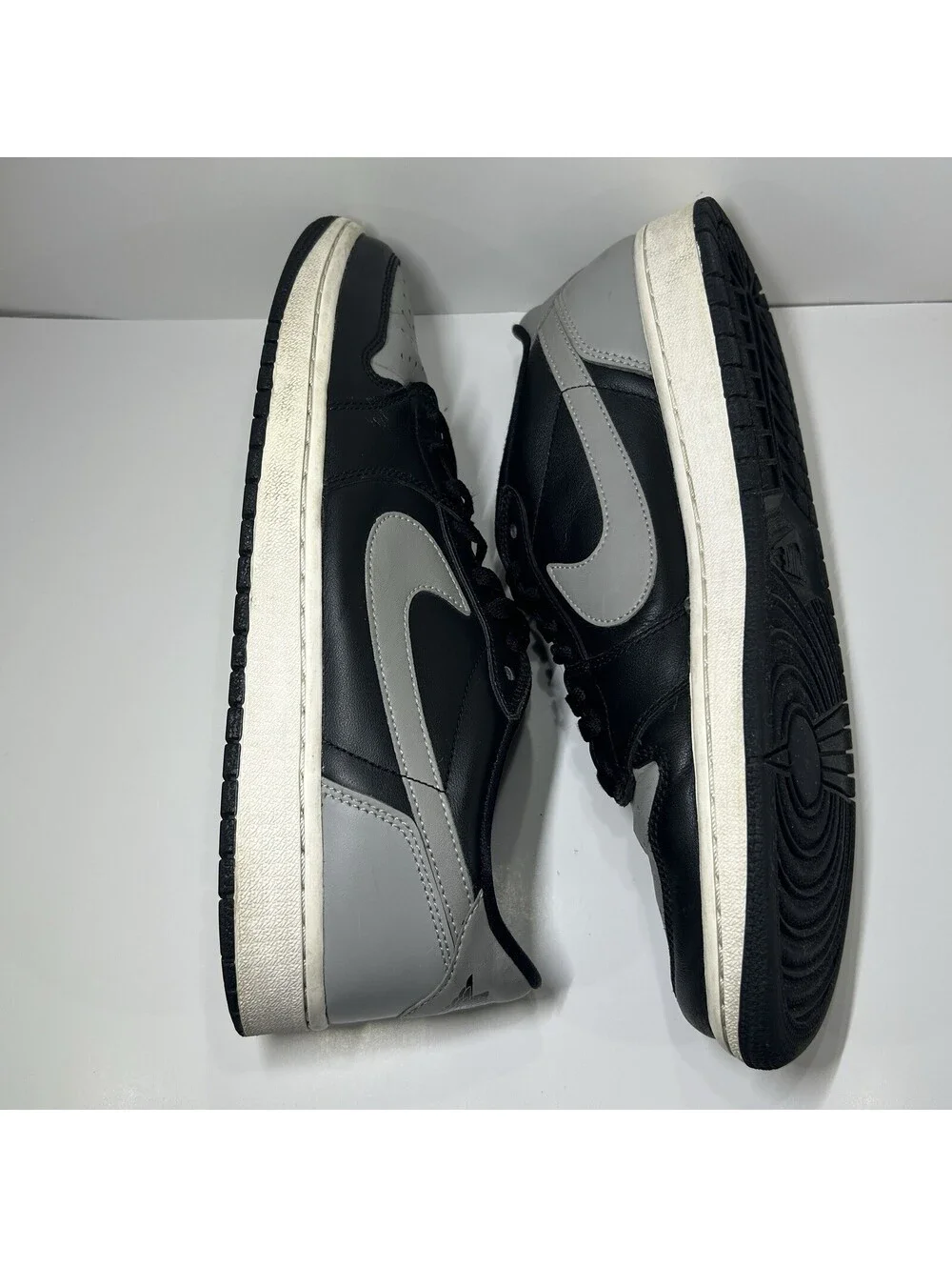 Air Jordan 1 Retro Low Shadow 2015 - Size 11 - (705329-003)